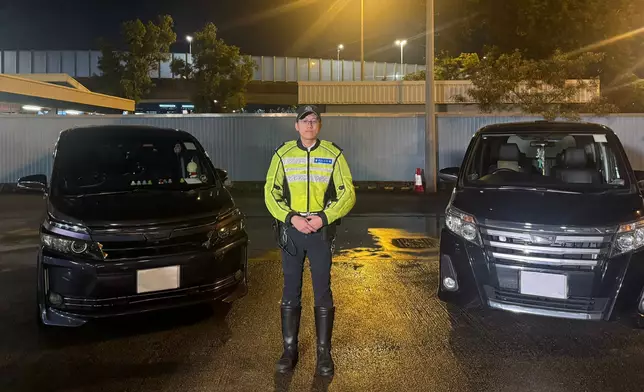 港島總區交通部執行及管制組特遣隊高級督察黃嘉穎與被扣車輛。