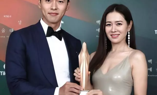 玄彬和孫藝珍5年前在百想藝術大賞同台一起獲得人氣獎。網上圖片