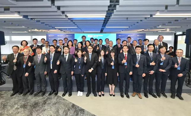 多位獲嘉許的「亞洲青年科學家研究員」出席今日的舉行的「亞洲青年科學家基金項目」2025年度會議。（圖片由未來科學大獎提供）