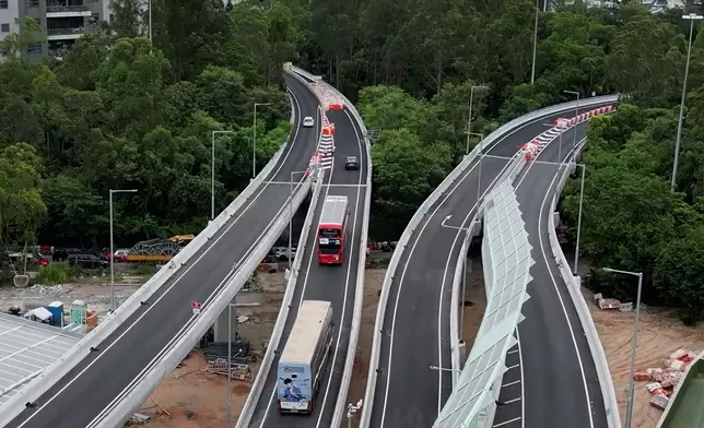 兩間專營巴士營辦商於9月17日試行多條經繞道往返九龍東西的路線，順利完成首次道路測試。運輸及物流局圖片