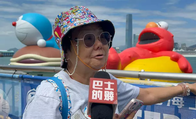 市民羅太是「叮當迷」。巴士的報記者攝