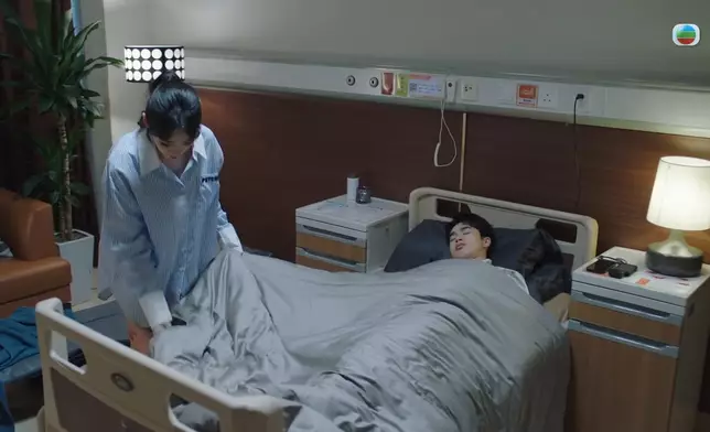 啟心眼神若有所思，到底同睿暉結婚是出於真愛還是另有目的？