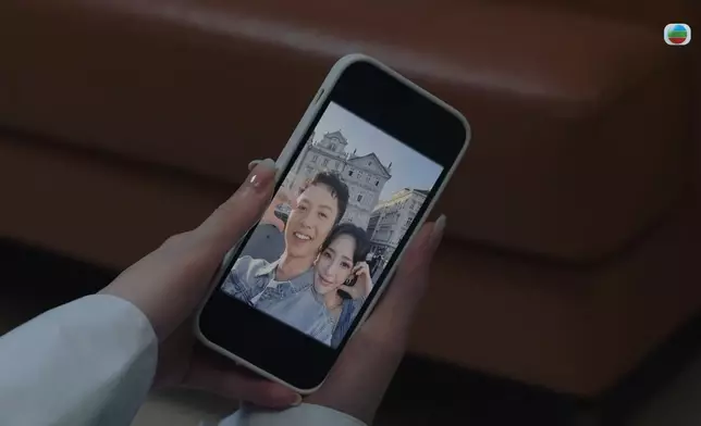 啟心眼神若有所思，到底同睿暉結婚是出於真愛還是另有目的？