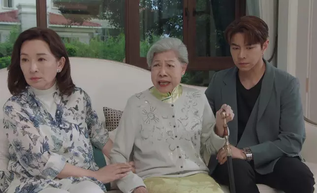 羅蘭姐花生騷除咗有好多靚靚長衫，仲有西裝靚靚外套，好省鏡架。