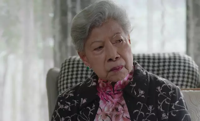 羅蘭姐花生騷除咗有好多靚靚長衫，仲有西裝靚靚外套，好省鏡架。