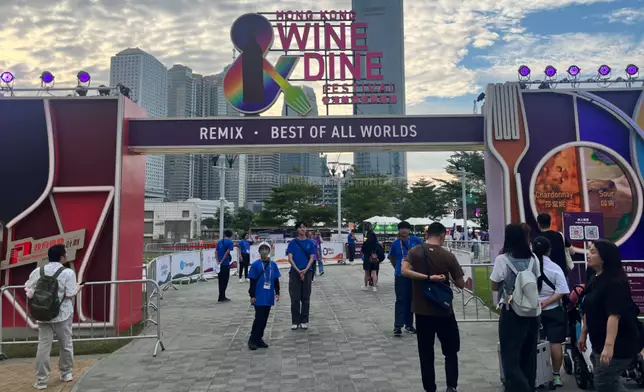 「2025香港美酒佳餚巡禮」活動現場入口（東）。巴士的報記者攝