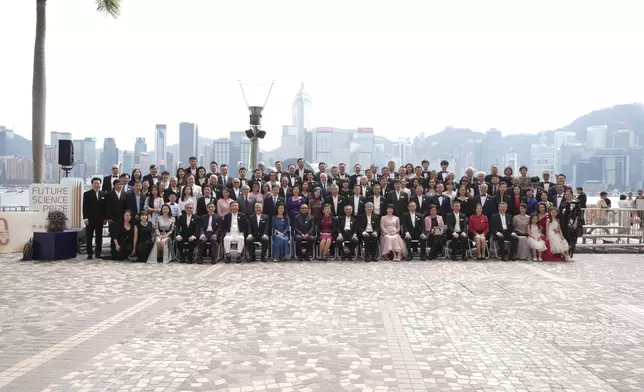 2025未來科學大獎頒獎典禮與音樂會在香港文化中心舉行，今屆七名獲獎者、多名過往的獲獎者、大獎委員會及捐贈人等親臨現場參與。（圖片由未來科學大獎提供）