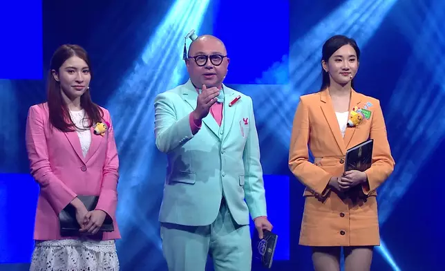 三位主持：（左起）施宇琪、林盛斌、袁文靜，阿Bob頂四方帽，正喎。