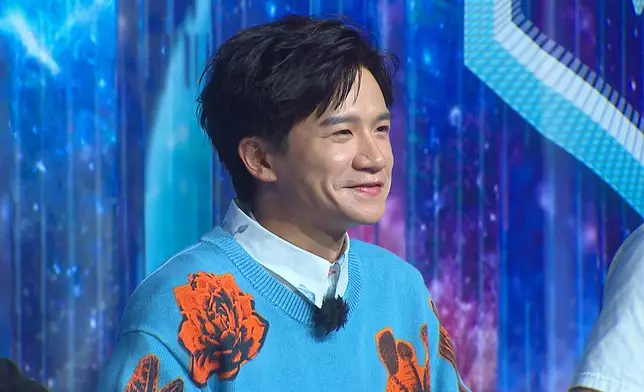 第一輪比賽評判：歌手梁釗峰。