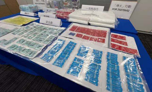 警方展開 「烽火」行動打擊非法賣淫活動，拘30人 。