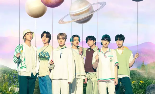 JIN表示BTS即將回歸與大家見面。BTS官方FB圖片