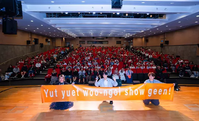 Jay與同學仔大合照。