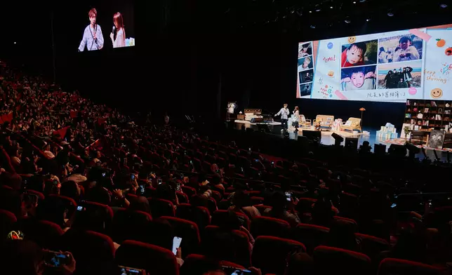 Kaho媽媽提供的未曝光童年照。