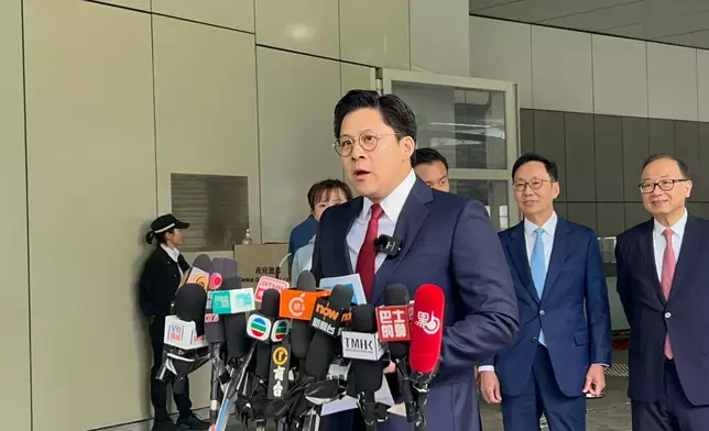 霍啟剛報名。巴士的報記者攝