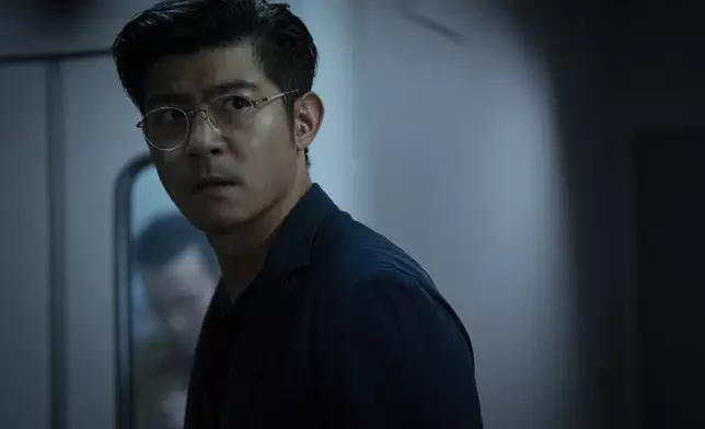 王柏傑在《96分鐘》中飾演物理補救名師，意外捲入一場生死危機。