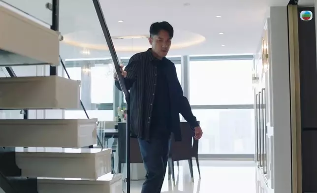 蔣家旻上門搵張頴康，但張頴康唔想再連累蔣家旻，叫佢離開。