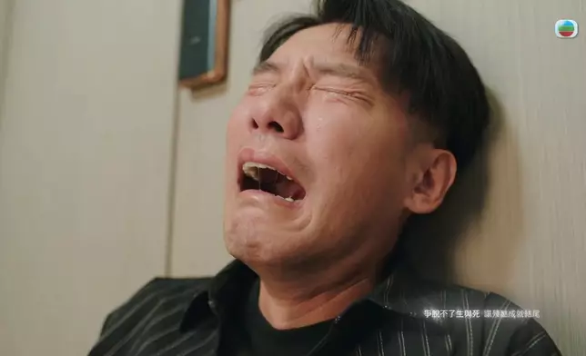 最後當啟澄離開，建邦再來一個仰天長哭。