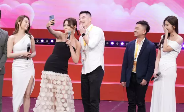 巴士的報記者攝