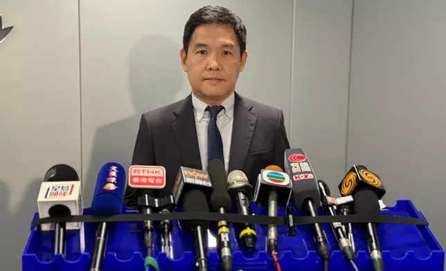 警務處國家安全處警司張伯傑簡報案情。