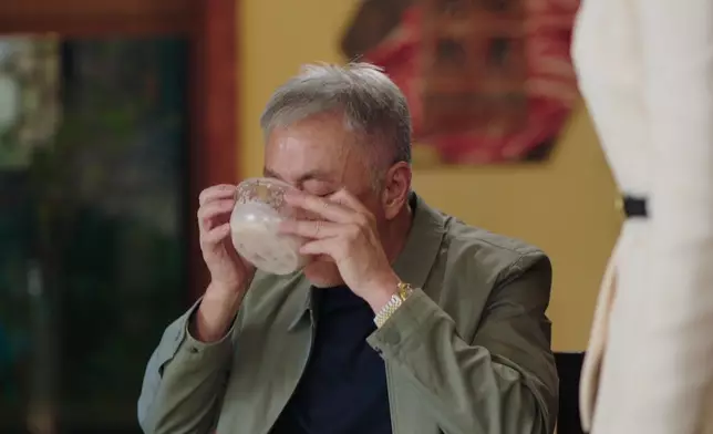 金榮懷著「五味雜陳」的心情在心中暗地與愛女告別。