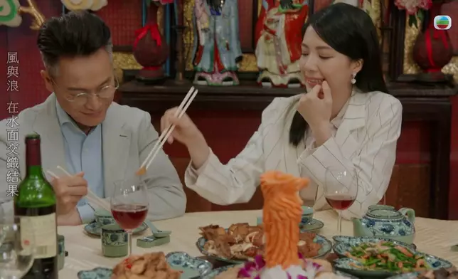 安仔同曉華最後雖然畀班董事放飛機，但佢哋依然食飯食得好開心，呢幕戲亦完全凸顯咗佢哋嘅好感情。