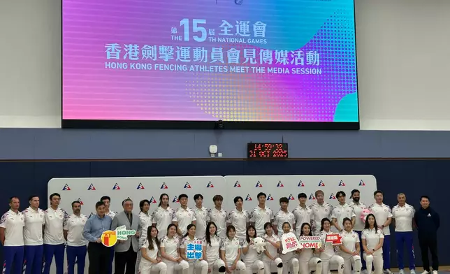 香港劍擊運動員星期五會見傳媒。巴士的報記者攝
