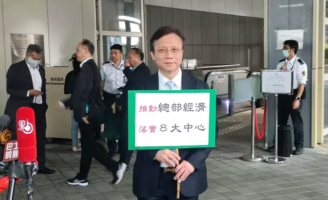 陳宗彝報名。巴士的報記者攝