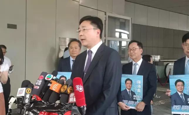 陳沛良報名。巴士的報記者攝