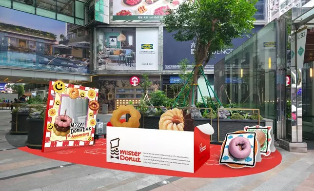 巨大化冬甩盒子及一週年主題鏡子打卡裝置