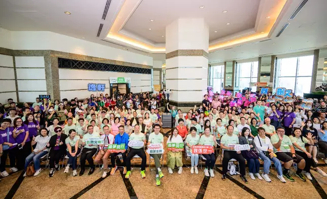 文化、體育及旅遊局局長羅淑佩、警務處處長周一鳴，以及文化體育及旅遊局常任秘書長沈鳳君等一眾嘉賓與匡智會代表於開幕典禮合照留念，場面熱鬧。