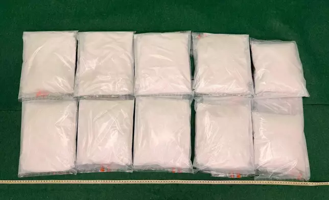 香港海關於機場偵破一宗入境旅客販毒案件。 政府新聞處圖片