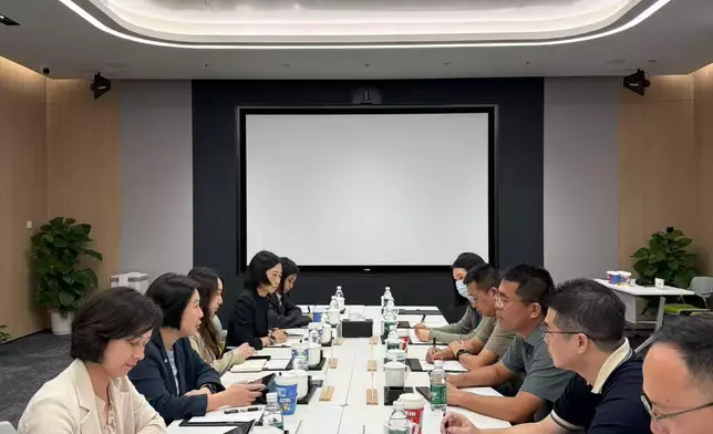 投資推廣署於東莞市向先進製造業企業推介香港出海專班服務平台。政府新聞處圖片