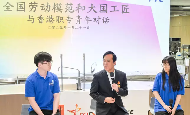 全國勞動模範和大國工匠代表團與不同界別人士交流。政府新聞處圖片