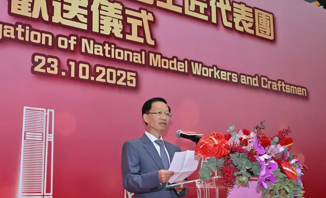 全國勞動模範和大國工匠代表團上午完成四日訪港行程。代表團離港前，香港特別行政區政府在港珠澳大橋香港口岸舉行歡送儀式。圖示代表團團長、中華全國總工會副主席魏地春在儀式上致辭。政府新聞處圖片