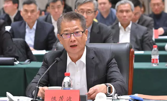 陳茂波在座談上發言。政府新聞處圖片