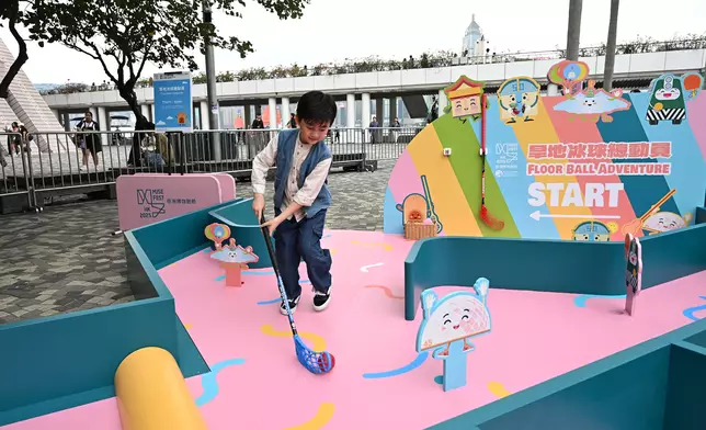 變種冰球新體驗「旱地冰球總動員」。政府新聞處圖片
