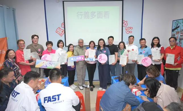 消防處义工隊及消防及救護青年團大合照，把義工精神衝出香港到大灣區