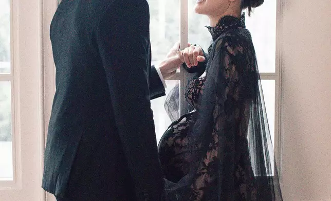 老公袁偉豪都有一齊影。