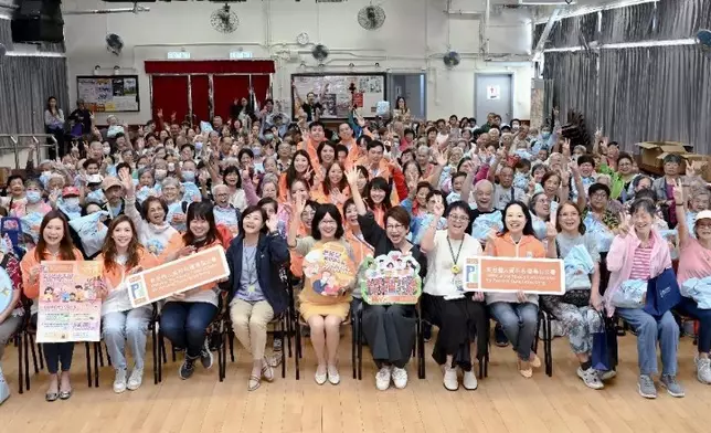 私隱專員公署關愛義工隊為約200名東區長者舉辦關愛活動暨防騙講座