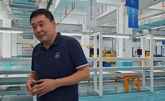 中車國際車輛產業（海南）有限公司市場總監張紫瑞表示，由於海口綜合保稅區是由中國海關負責監管，稅務不涉及在區內，免去了過多的反覆勞務。巴士的報記者攝