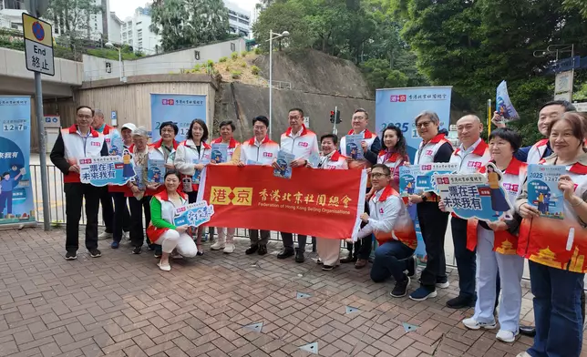 李家誠親落區支持選舉。恒基提供圖片