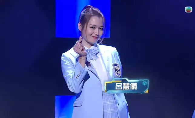 呂慧儀小時候的男仔頭和現在的長髮女人魅Look相差甚遠。