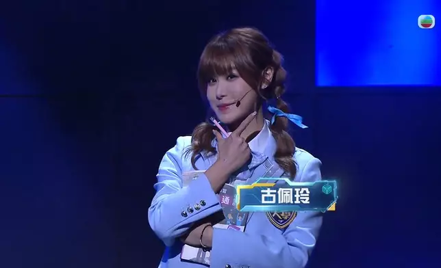 古佩玲的孖辮大眼妹學生照則獲網民大讚相當靚女。