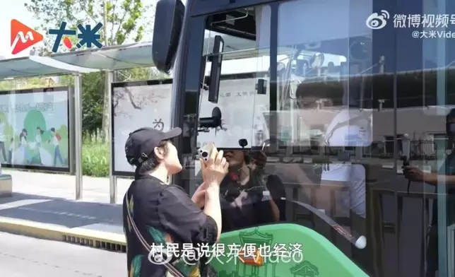 邯鄲推「1元迷你巴士」方便9個村的村民無縫換乘城區巴士。影片截圖