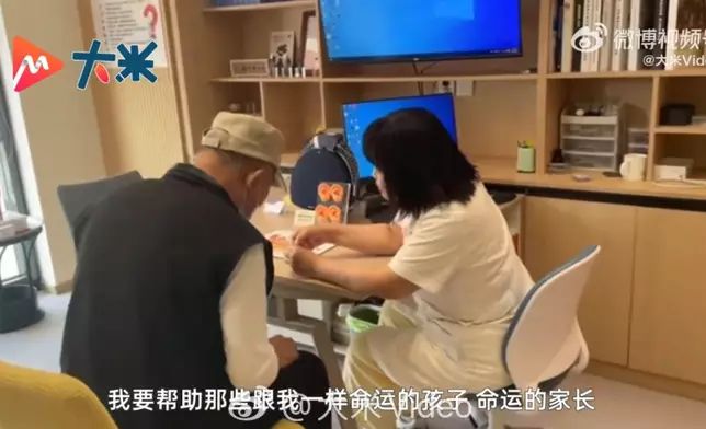 夫婦因聽障女兒深感助聽器驗配重要性，20年來為上萬人調試助聽器助重新聽見聲音。影片截圖