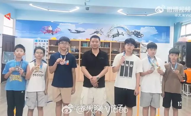 教師駐守大山開設「無人機課」，7年來帶30餘名學生奪全國冠軍。影片截圖