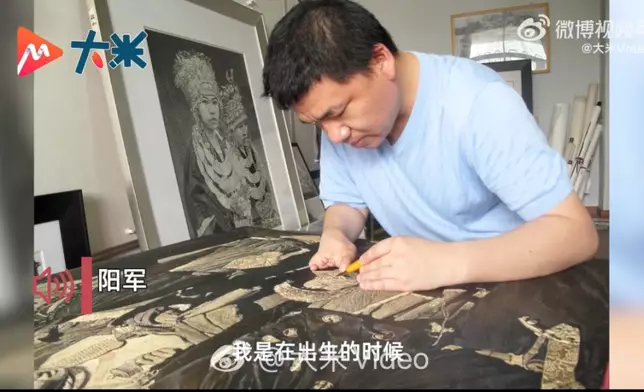 美術老師憑6指獲獎270餘項助百名學子圓大學夢。影片截圖