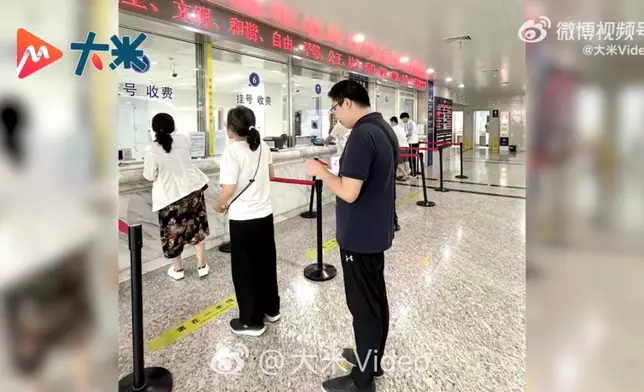 程序員轉行做陪診師1年服務逾2000人，還組義工隊免費為需要人士陪診。影片截圖