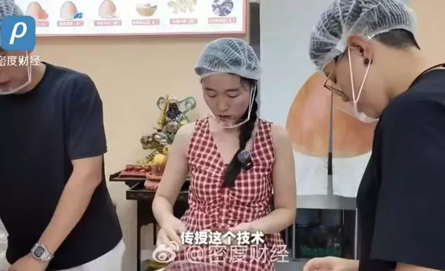 情侶辭職創業賣饅頭，3年賣出300萬個饅頭年入逾百萬人民幣。影片截圖