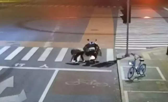 男子醉酒執意騎車歸家摔倒撞路緣致頭部受重創不治。影片截圖